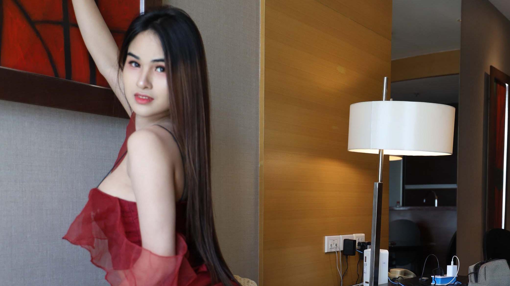 Gorgeus trans babe from Asia is so sex-crazed