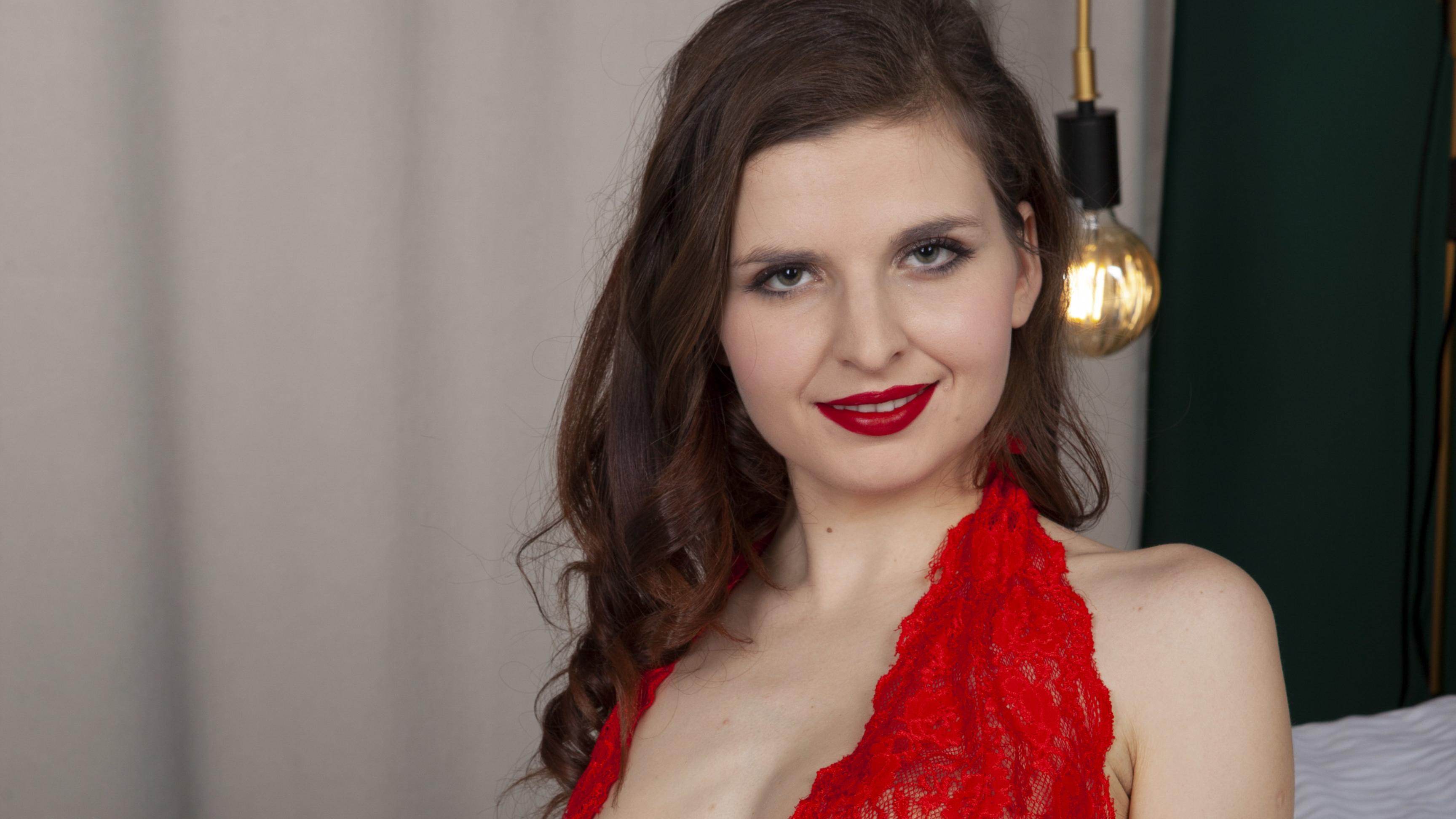 Zlata N is a sexy darling you want to see