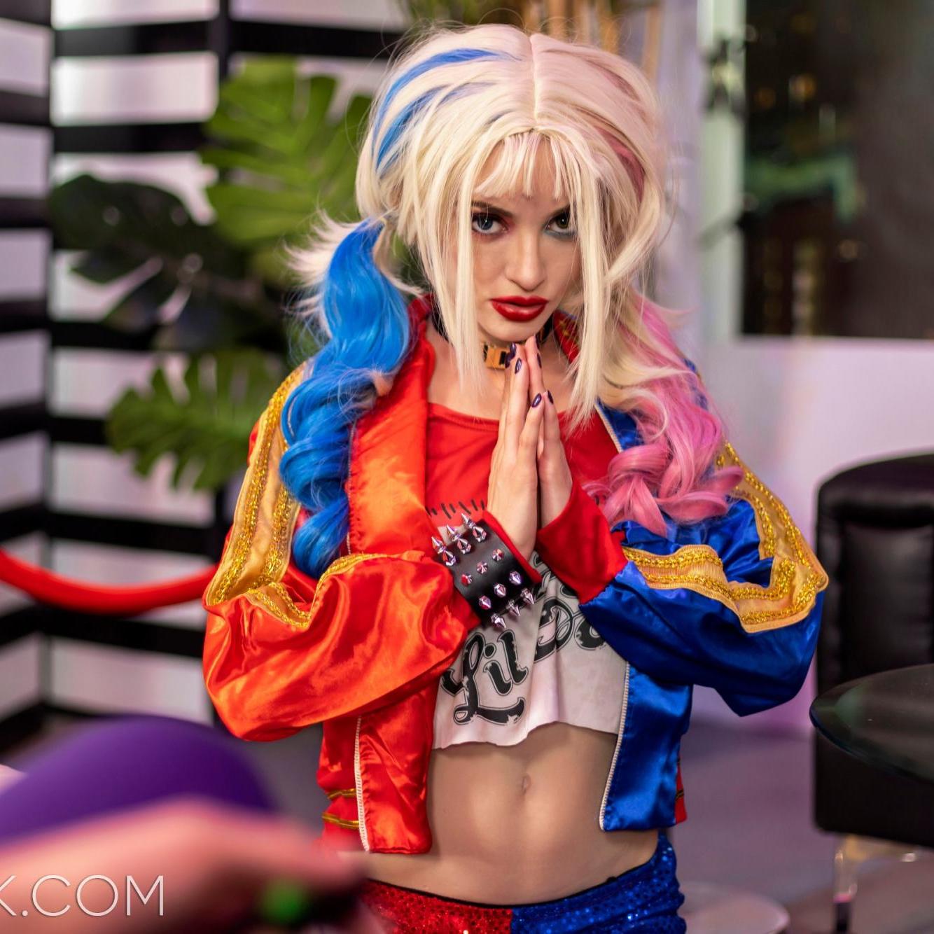 Lola Fae is your sexy and dick-famished Harley Quinn (parody)